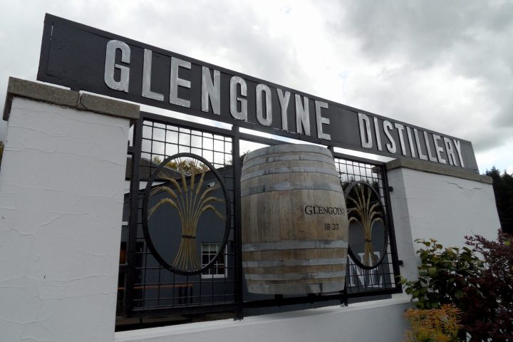a close up of a street sign in front of a building