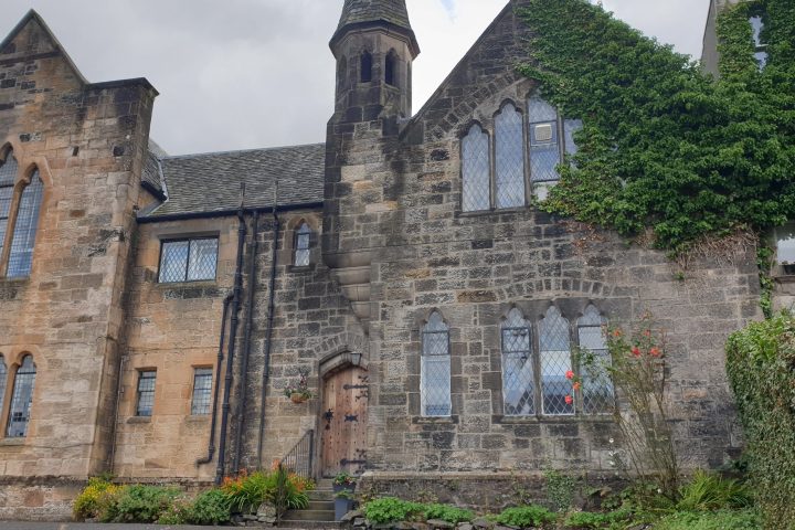 an old stone building